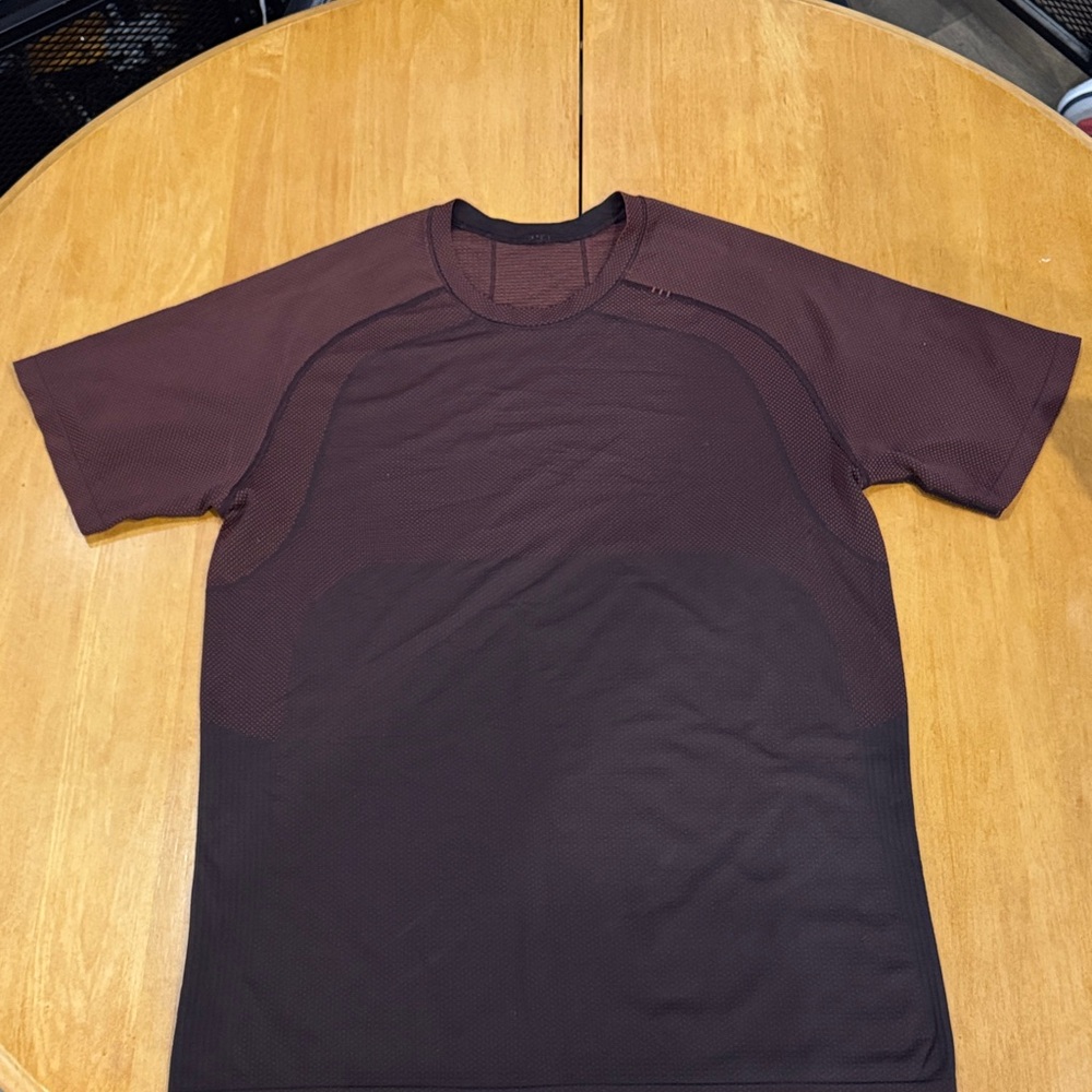 lululemon athletica Men's Black and Brown Short Sleeve Tee